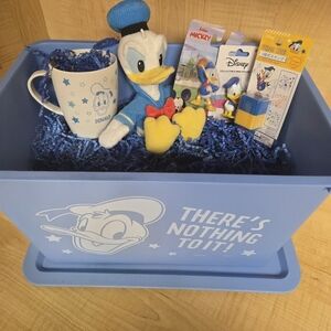NWT Disney Donald Duck Gift Box